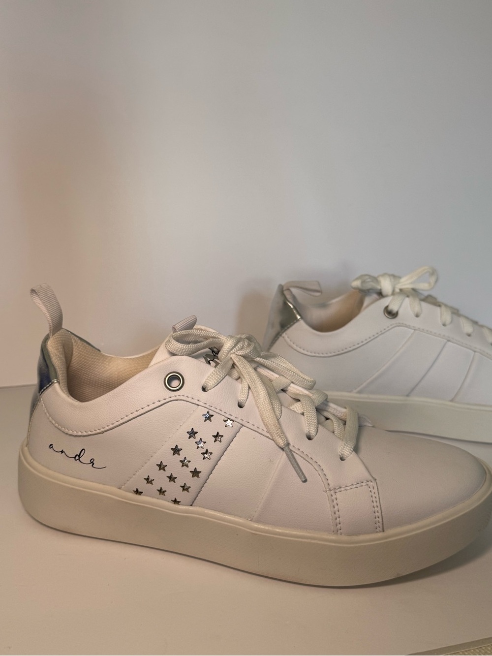 White Star Detail Low-Top Sneakers
